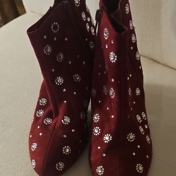 Joan Boyce Silver and Wine Zipper Ankle Booties with Studded Detail - Size 8 - Picture 5 of 8